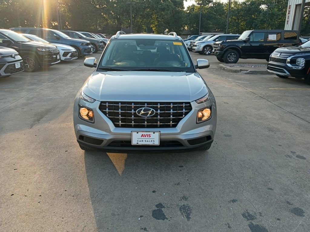 Used 2025 Hyundai Venue SEL FWD image 5
