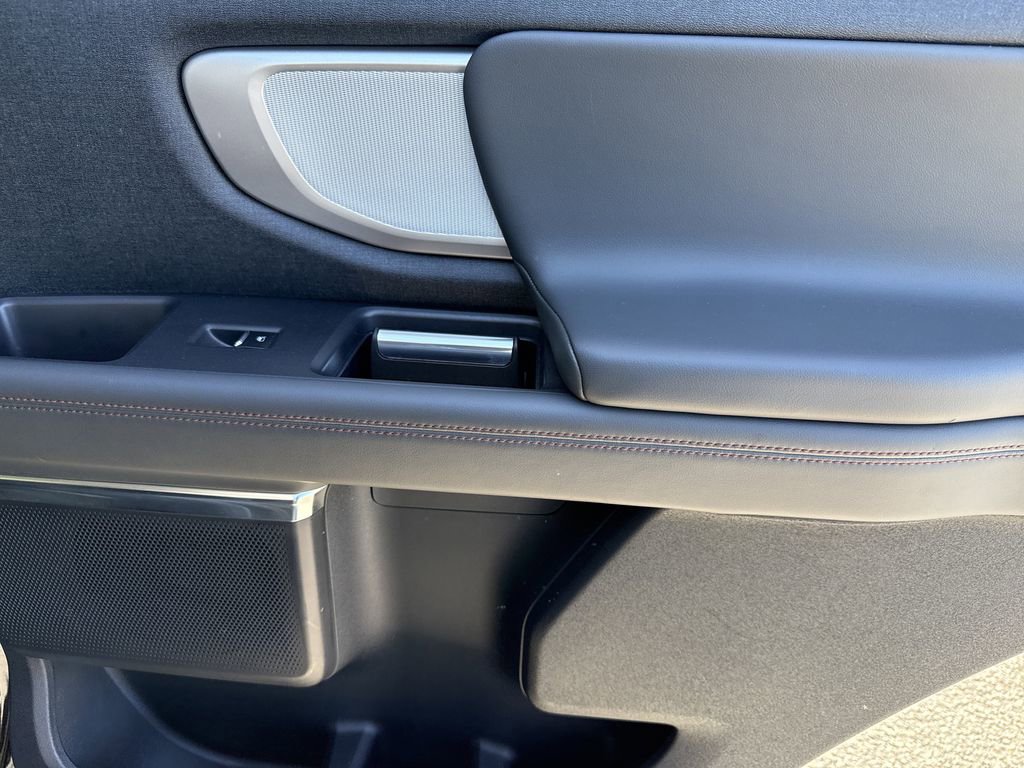 Used 2025 Ford Expedition Active image 16