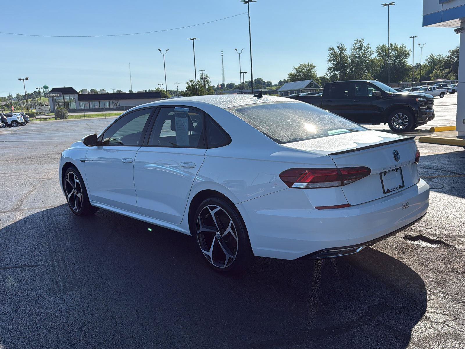 Used 2021 Volkswagen Passat 2.0T R-Line FWD image 3