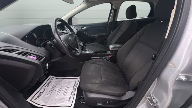 Used 2016 Ford Focus SE w/ SE Cold Weather Package FWD image 17