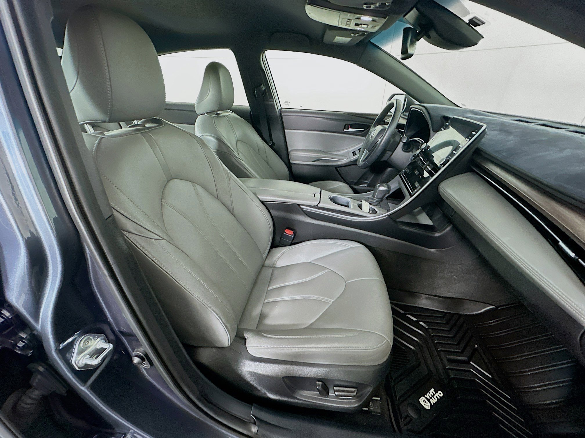 Used 2022 Toyota Avalon XLE image 29