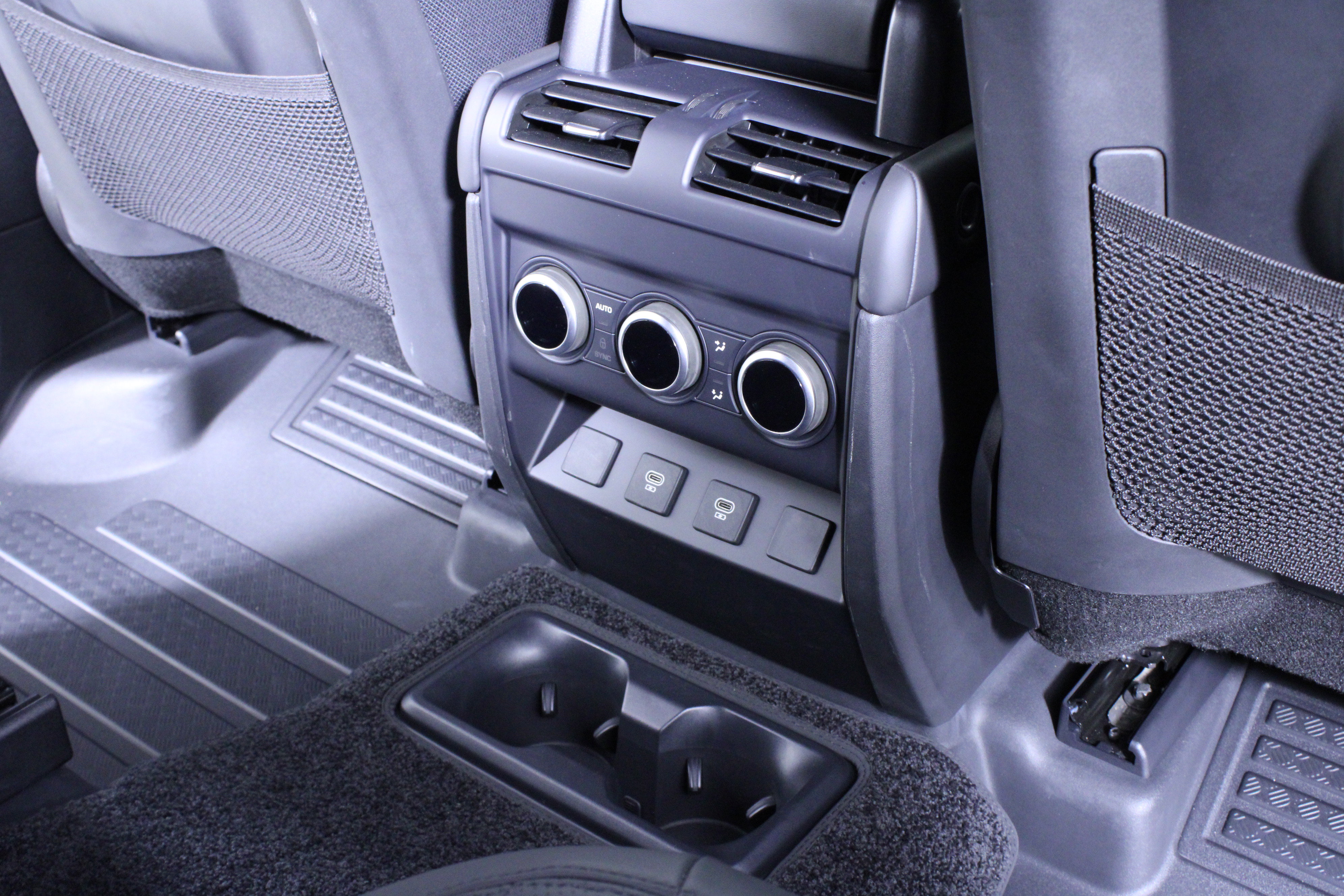 Used 2025 Land Rover Defender 130 V8 image 16