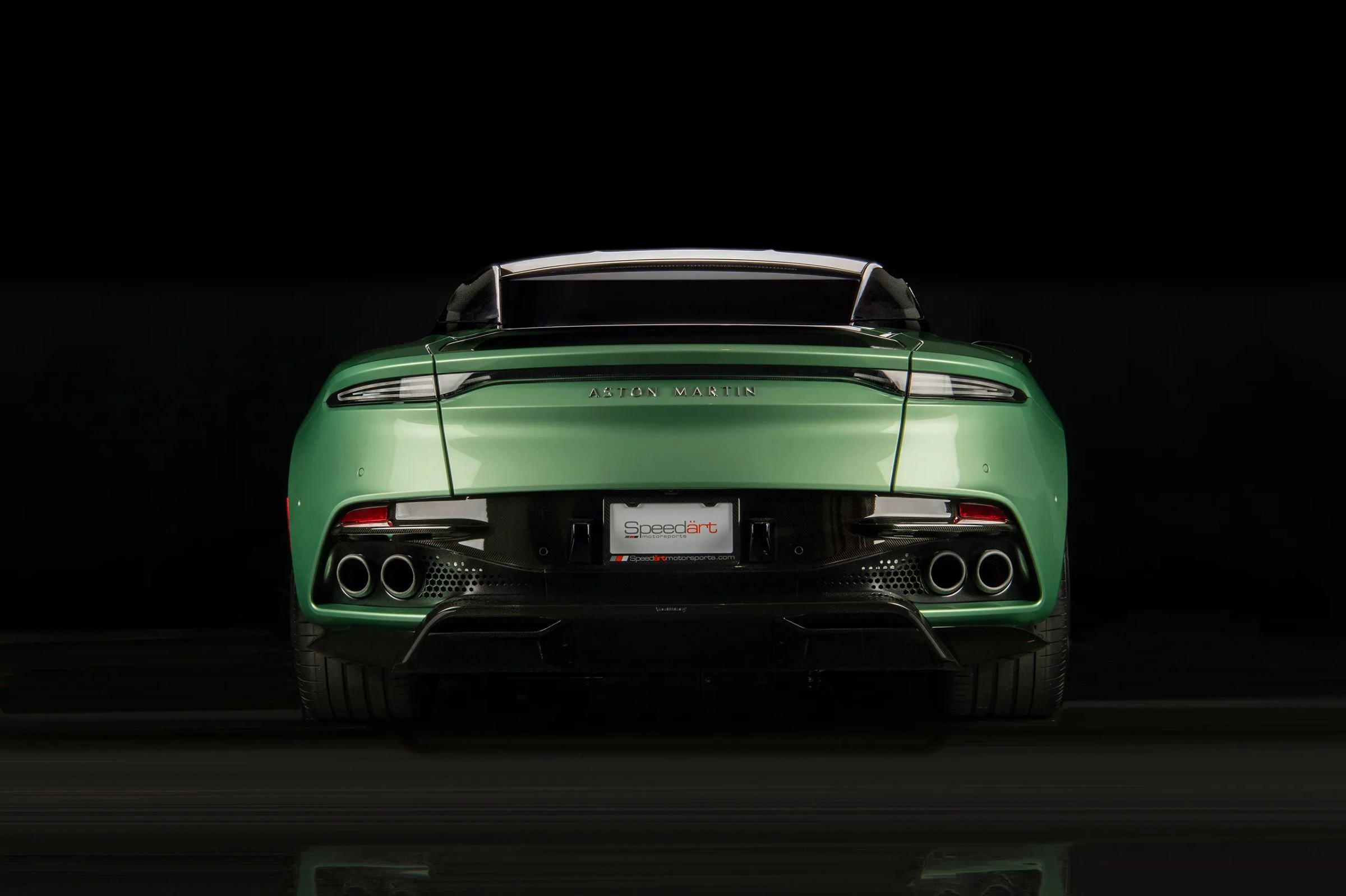 Used 2023 Aston Martin DBS Coupe image 4