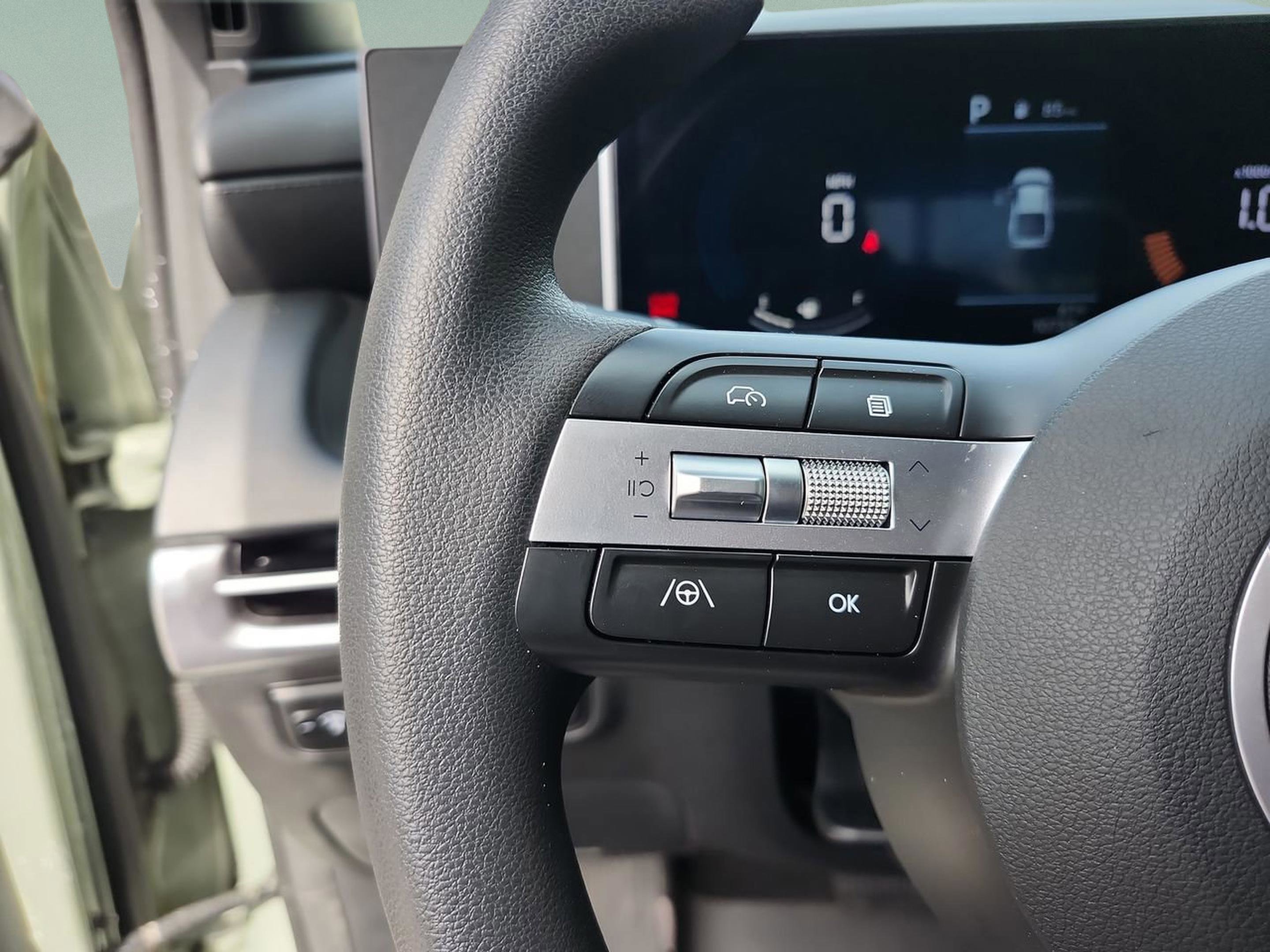 Certified 2025 Hyundai Santa Cruz SE image 14