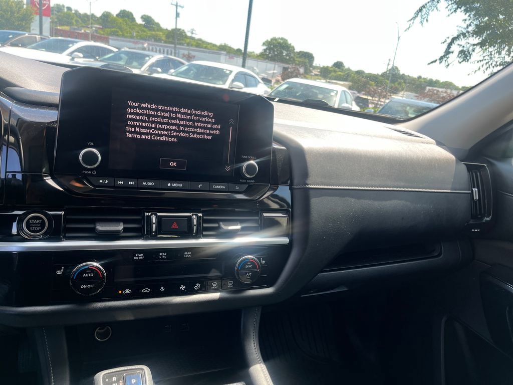 Used 2022 Nissan Pathfinder SV w/ SV Premium Package FWD image 14