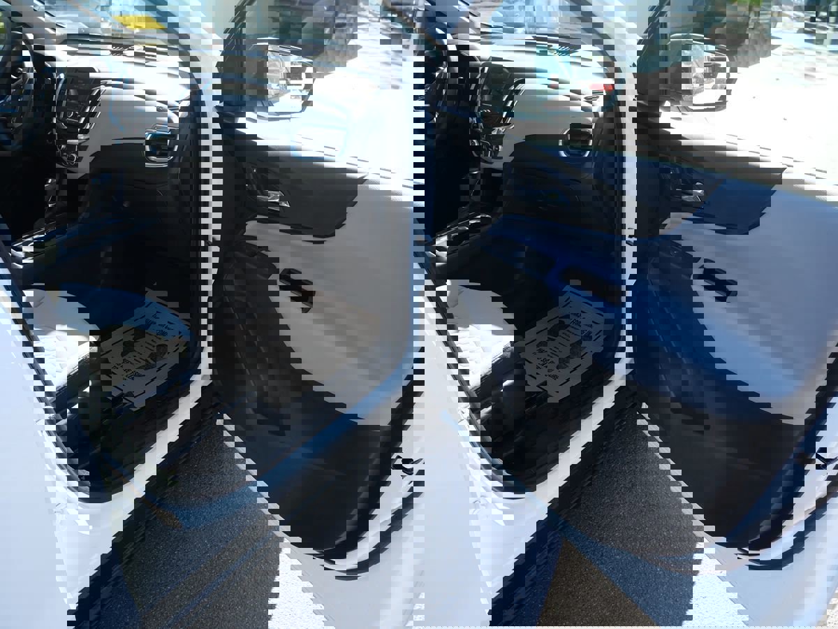 Used 2019 Chevrolet Equinox LS w/ LS Convenience Package image 20