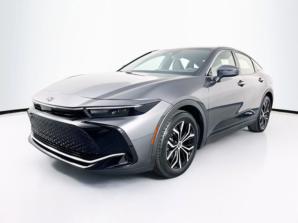 Used 2023 Toyota Crown XLE image 3