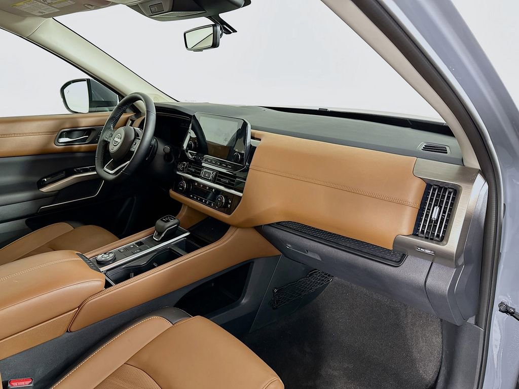 Used 2024 Nissan Pathfinder Platinum w/ Cargo Package image 40