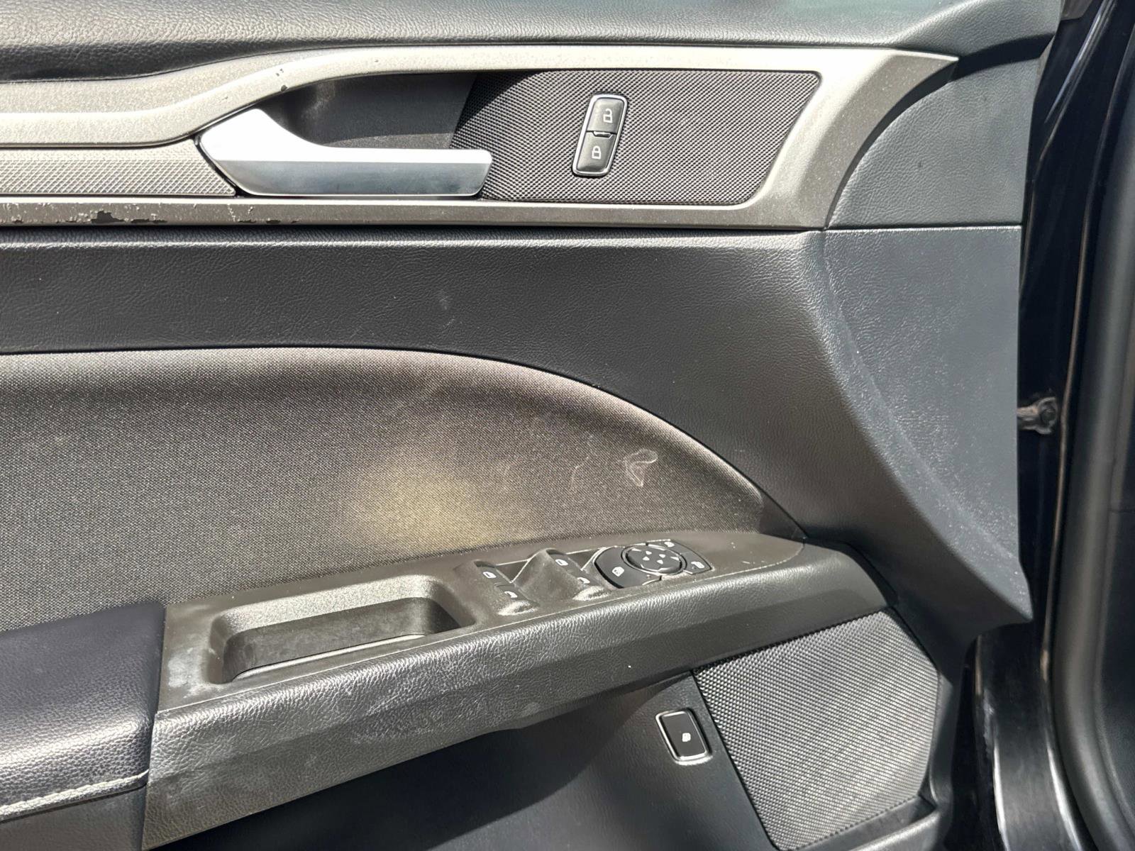 Used 2020 Ford Fusion SE image 16