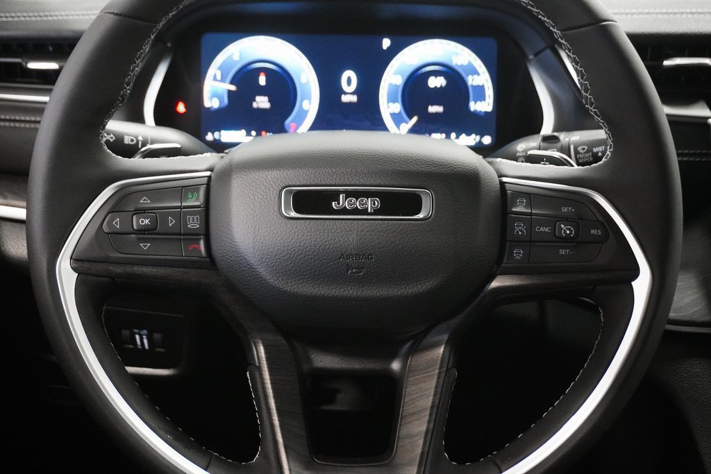 Used 2025 Jeep Grand Cherokee Limited AWD/4WD image 21