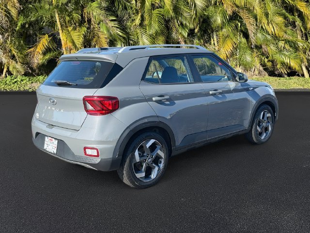 Used 2023 Hyundai Venue SEL FWD image 4