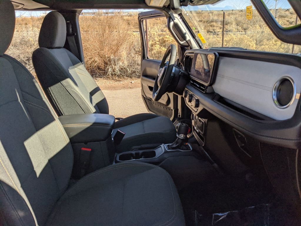 Used 2024 Jeep Wrangler Unlimited Sahara w/ Technology Group image 21