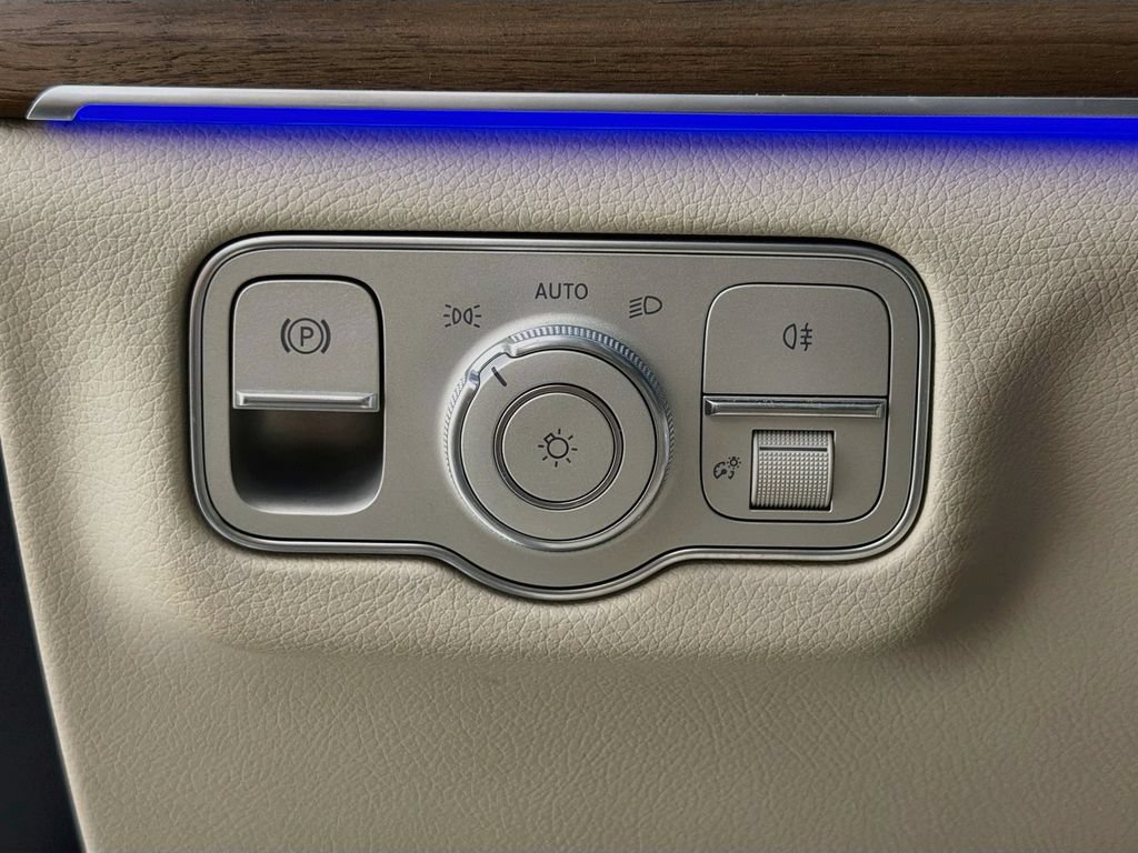 Used 2024 Mercedes-Benz GLS 450 4MATIC image 10