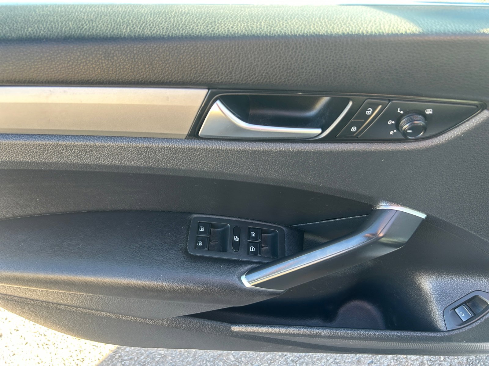 Used 2020 Volkswagen Passat 2.0T SE image 13