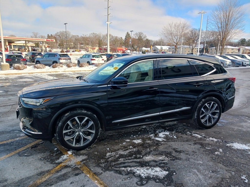 Used 2023 Acura MDX SH-AWD w/ Technology Package image 2