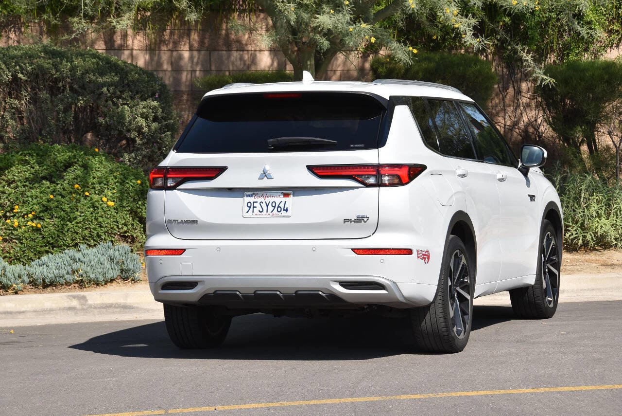 Used 2023 Mitsubishi Outlander SEL AWD/4WD image 12