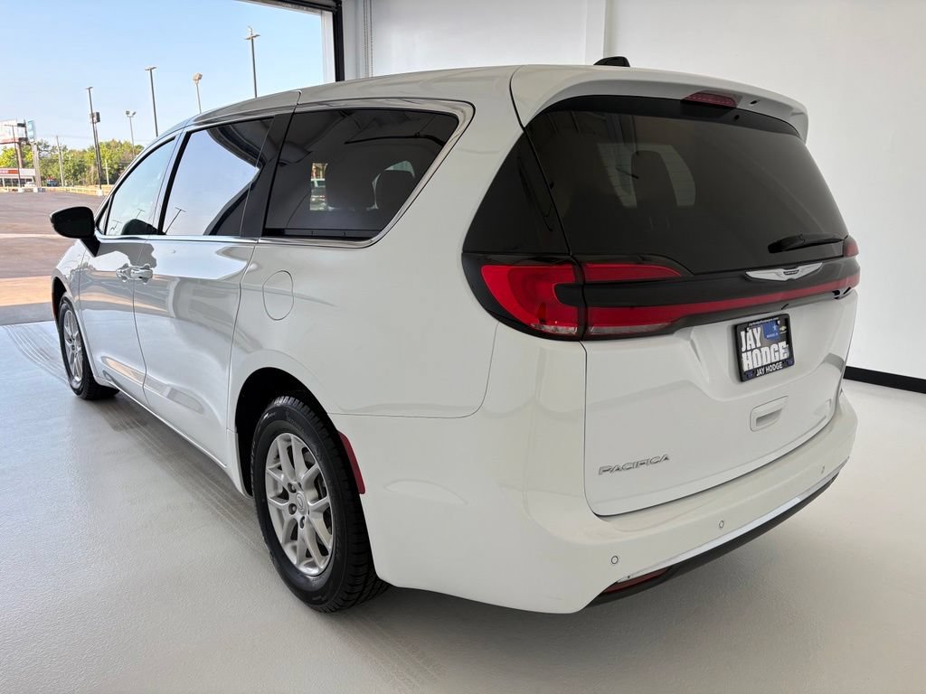 Used 2025 Chrysler Pacifica Select FWD image 21