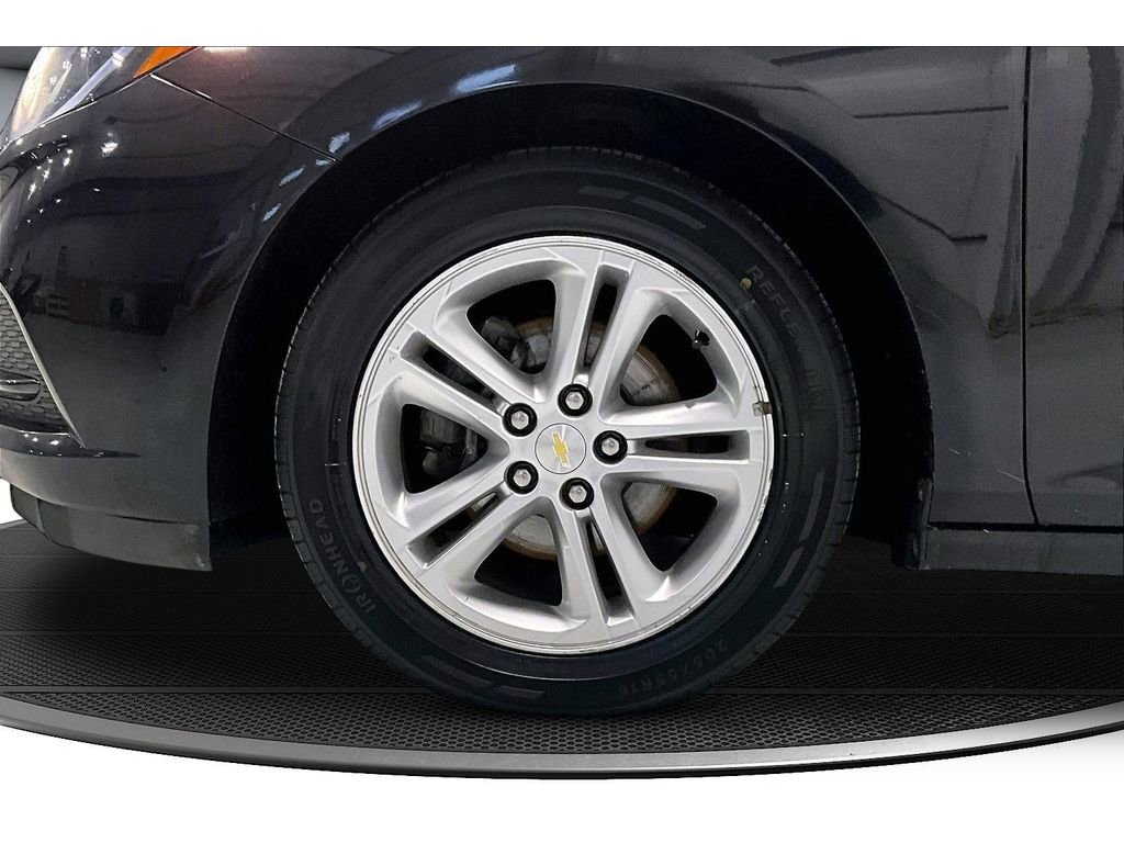 Used 2018 Chevrolet Cruze LT w/ Convenience Package image 10