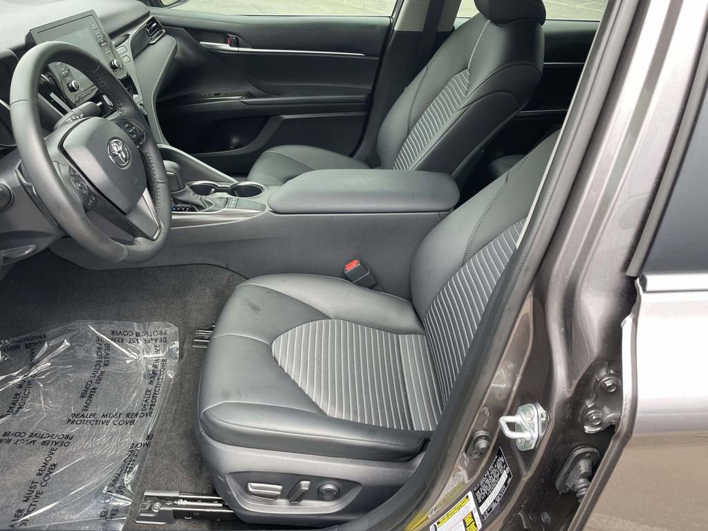 Used 2024 Toyota Camry SE image 29