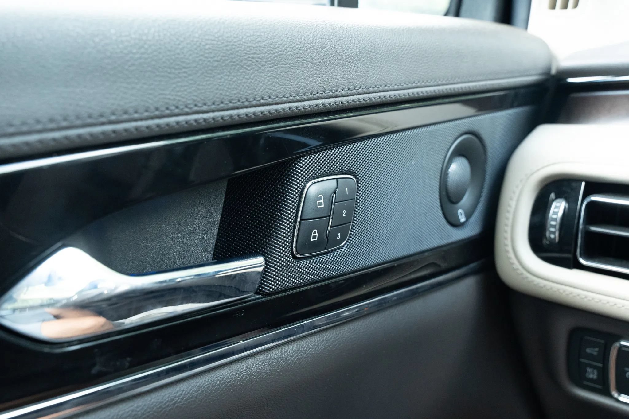 Used 2021 Lincoln Nautilus Reserve FWD image 29