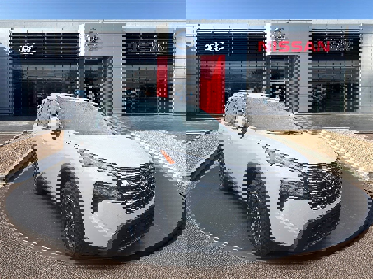 Used 2025 Nissan Rogue SV image 2