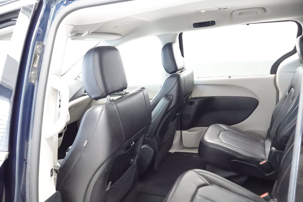 Certified 2023 Chrysler Pacifica Touring-L FWD image 19