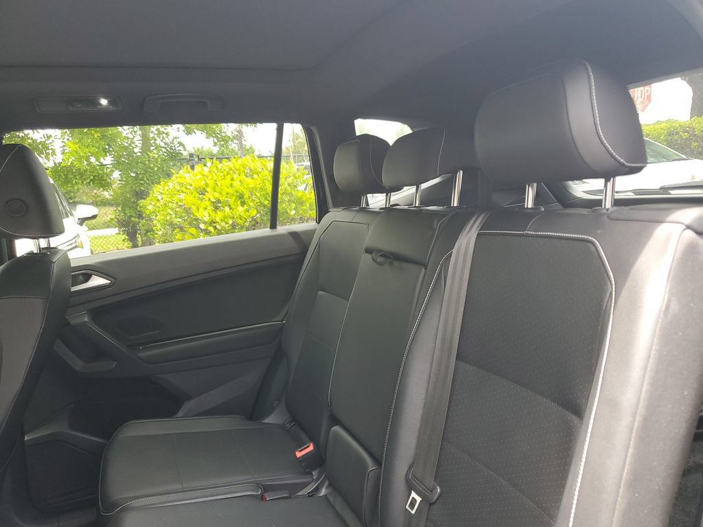 Used 2021 Volkswagen Tiguan SE R-Line FWD image 10