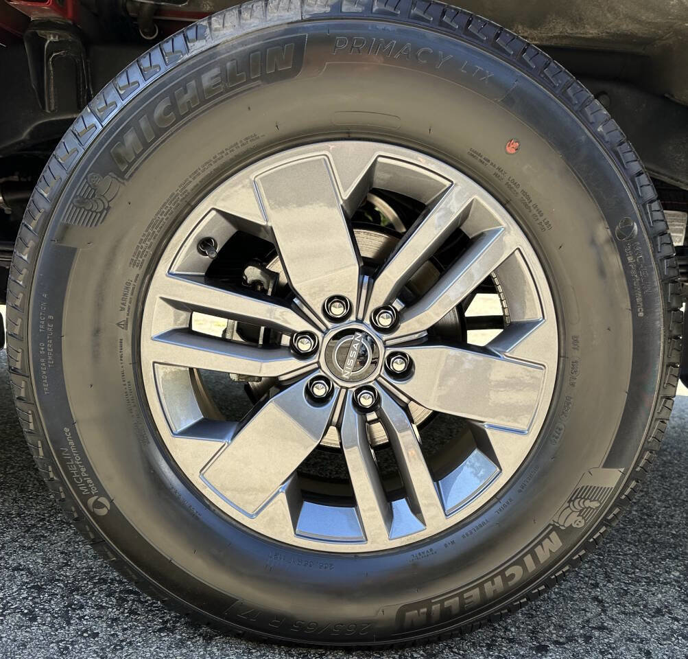 Used 2025 Nissan Frontier SV image 9