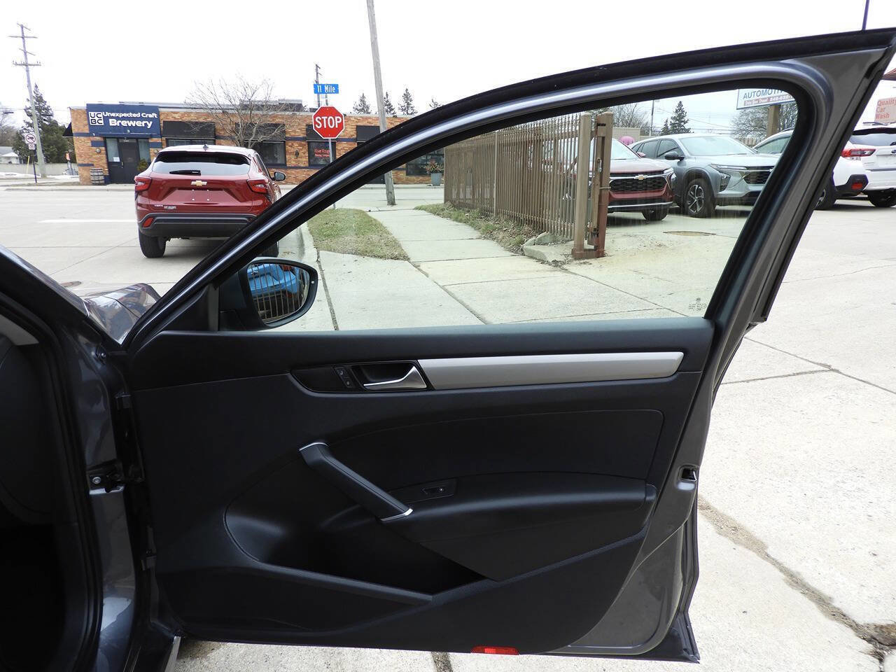 Used 2021 Volkswagen Passat 2.0T S w/ Luggage Net & Mats Package image 33