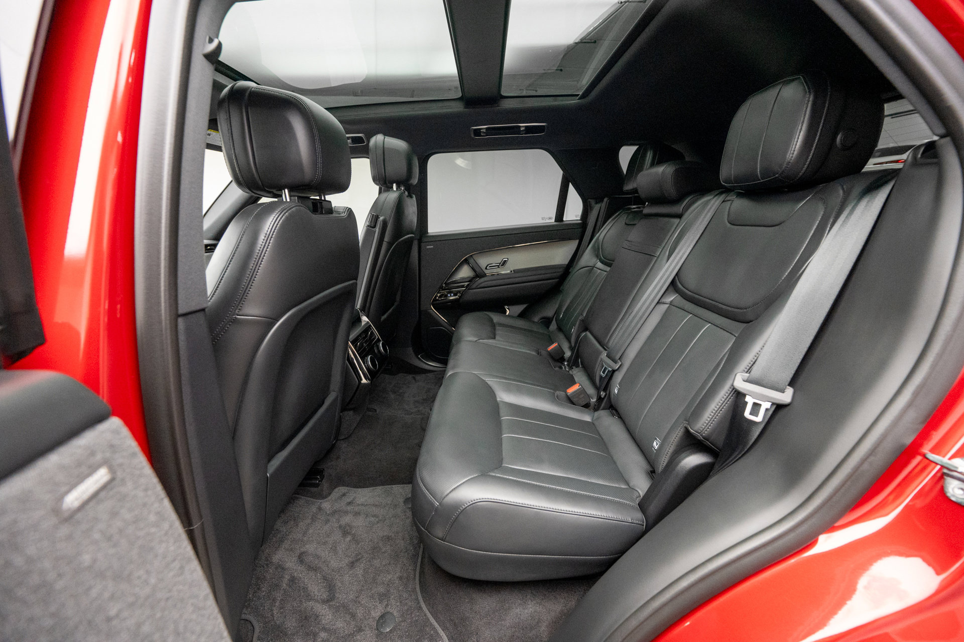 Used 2025 Land Rover Range Rover Sport SE AWD/4WD image 15