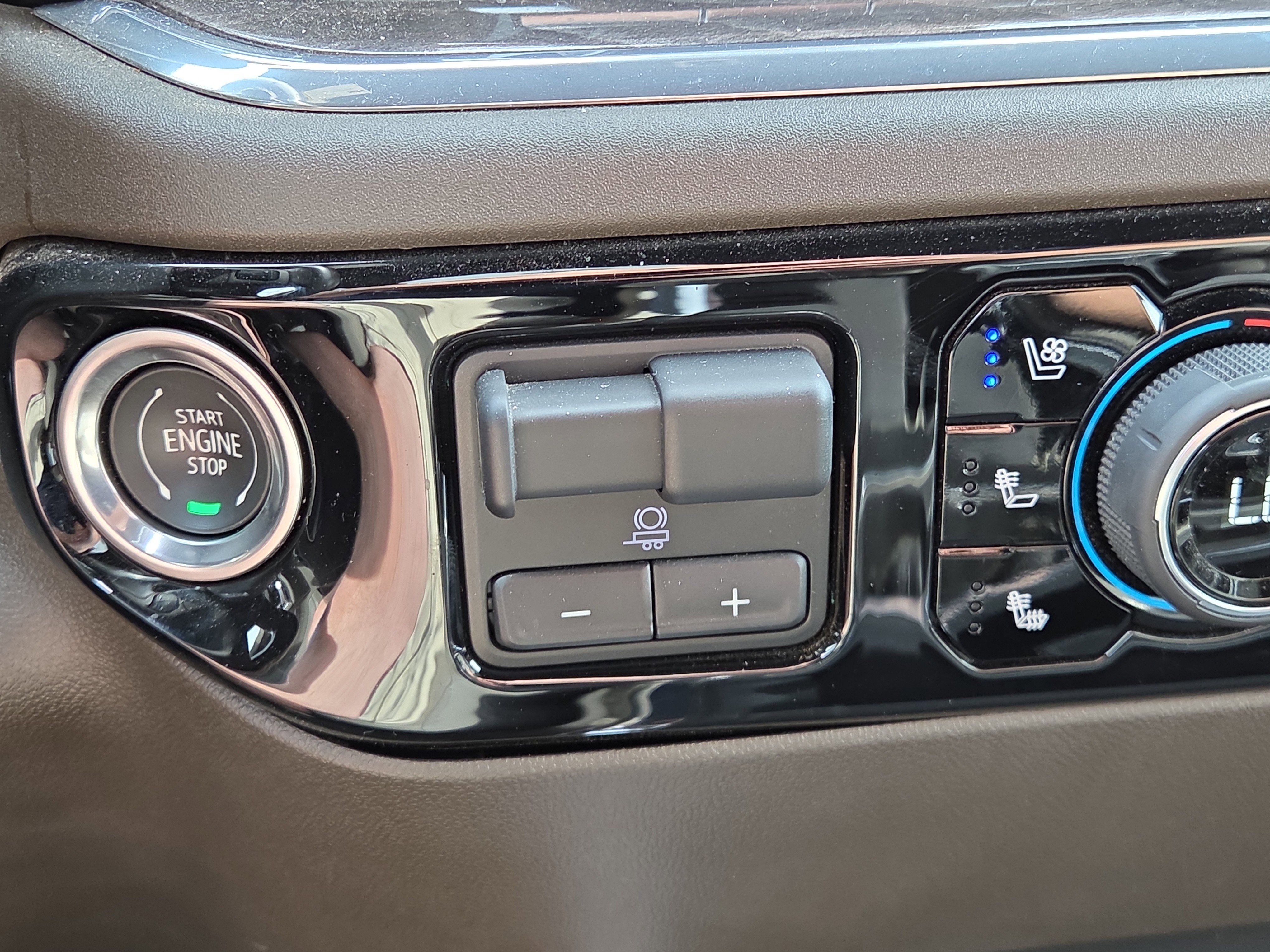 Used 2024 Chevrolet Silverado 2500 LTZ w/ LTZ Plus Package image 27