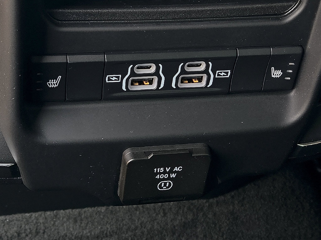 Used 2024 RAM 1500 Laramie AWD/4WD image 9