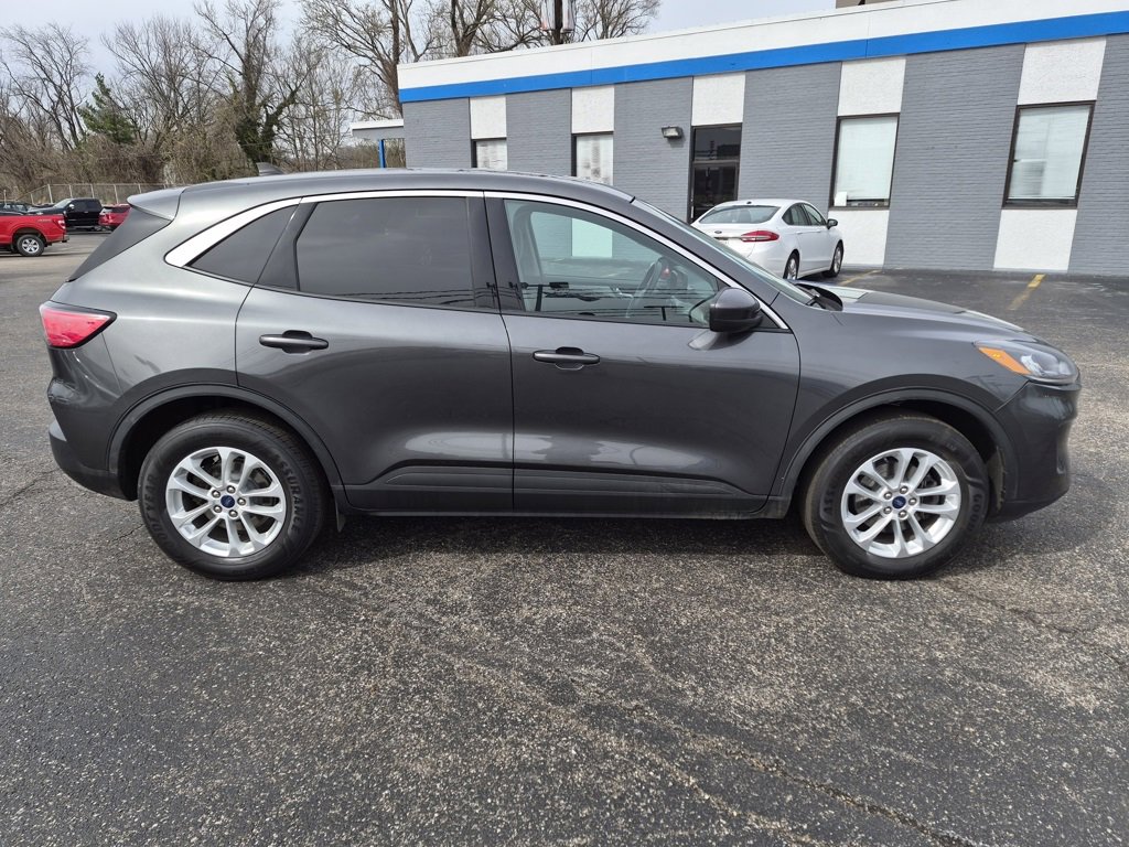 Used 2020 Ford Escape SE image 2