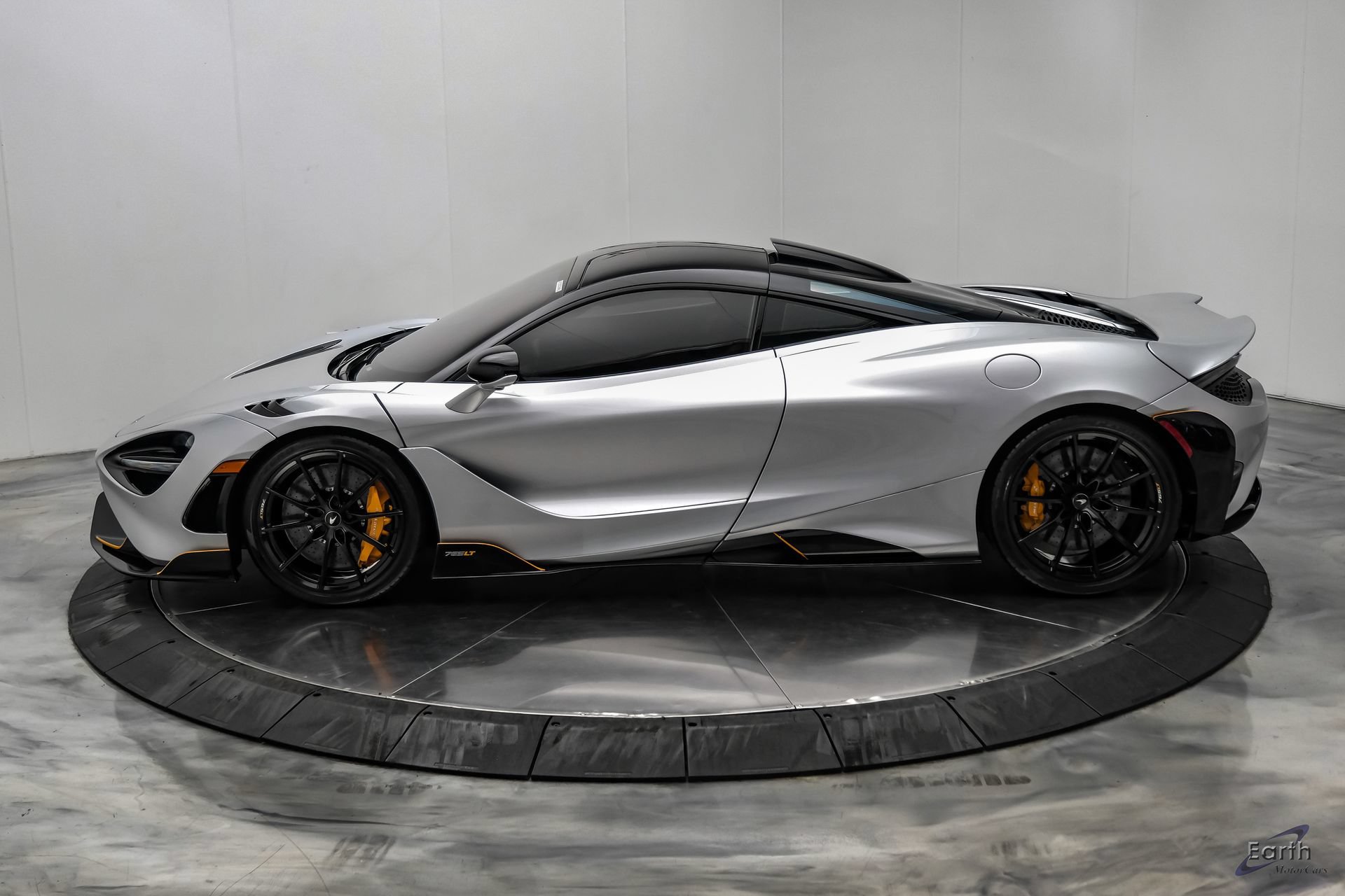 Used 2021 McLaren 765LT RWD image 9