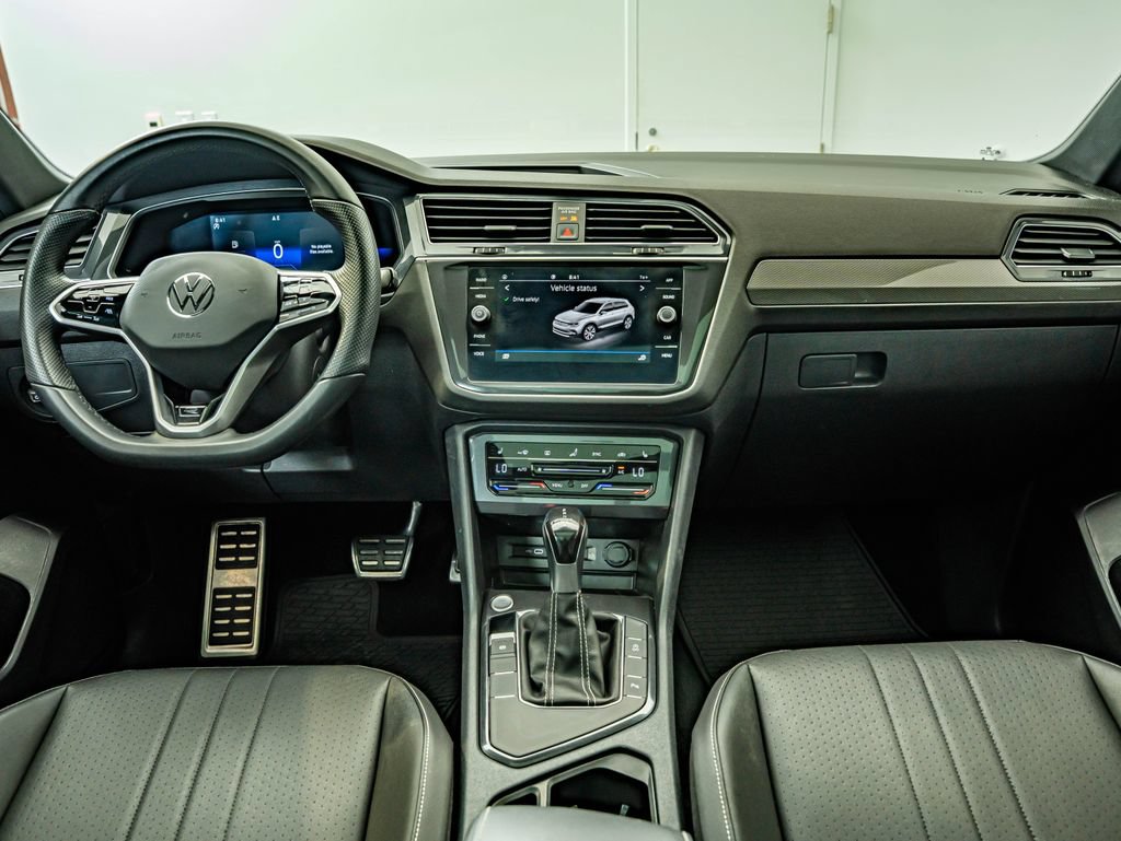 Used 2023 Volkswagen Tiguan SE R-Line FWD image 30