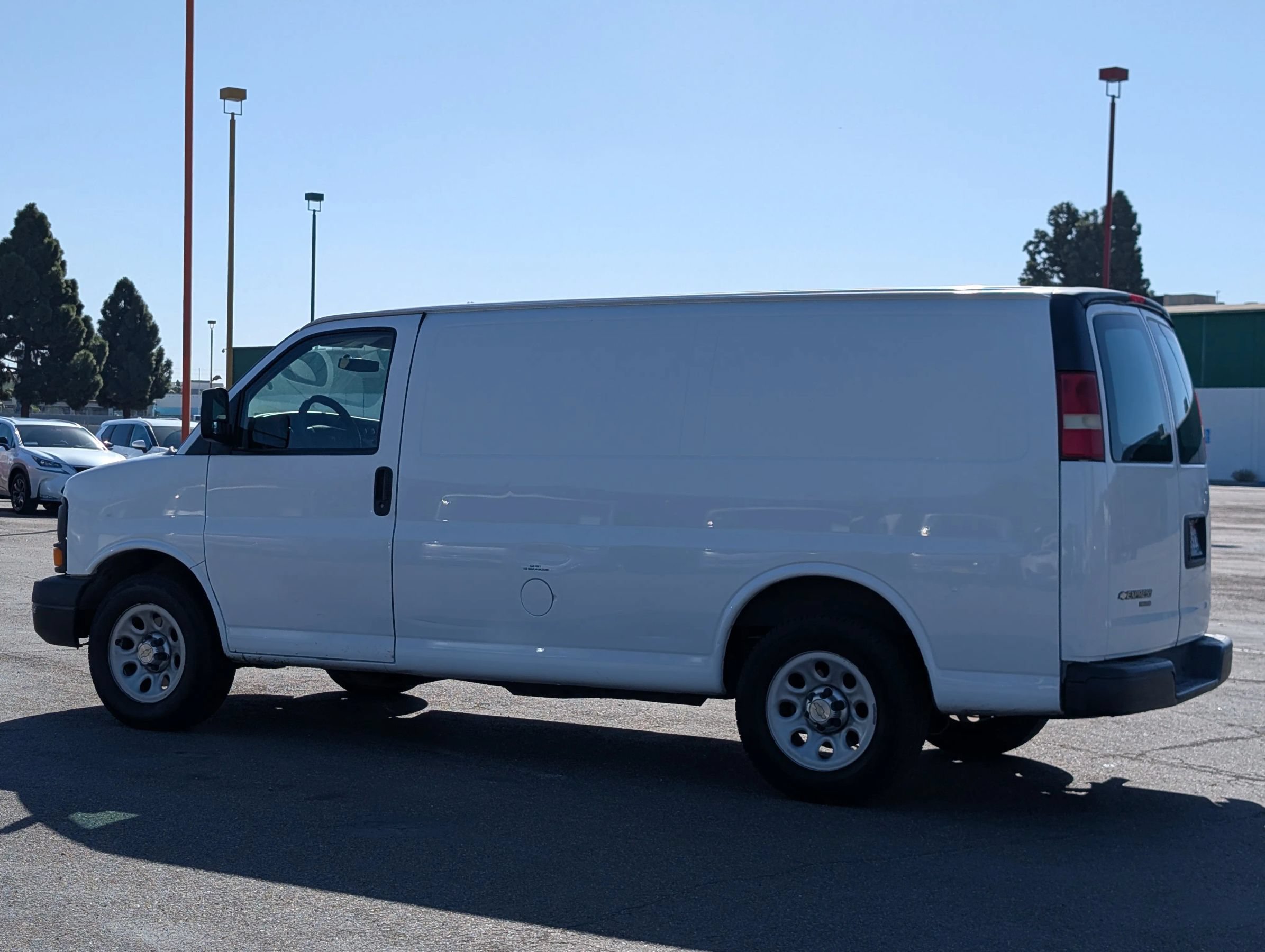 Used 2011 Chevrolet Express 1500 RWD image 5