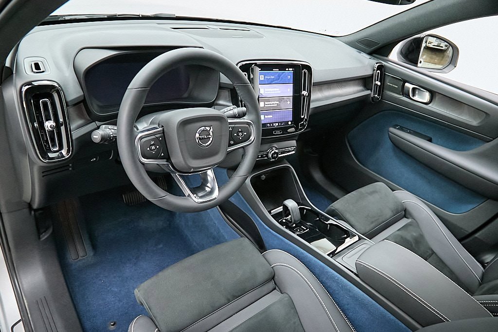 Certified 2023 Volvo XC40 Recharge Ultimate image 13