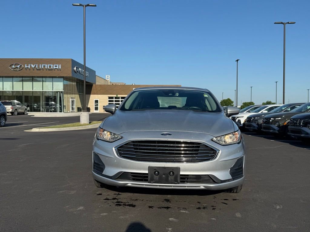 Used 2019 Ford Fusion SE FWD image 2
