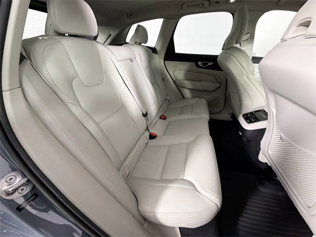 Used 2023 Volvo XC60 B5 Ultimate w/ Protection Package image 33