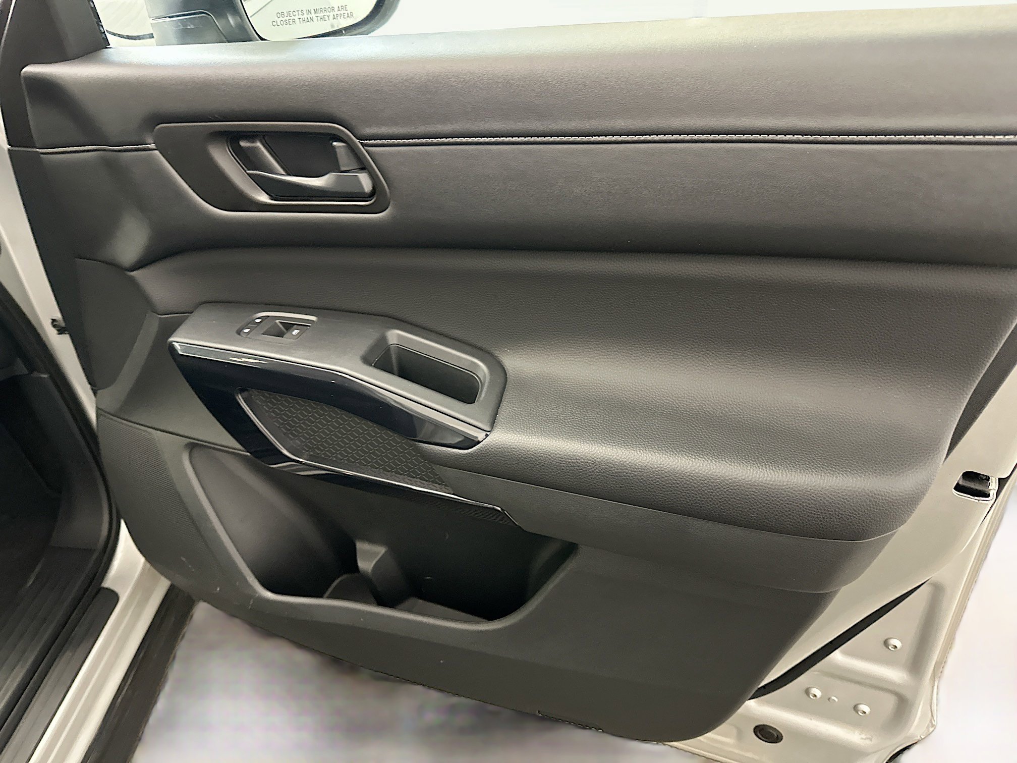 Used 2025 Nissan Pathfinder SV image 34