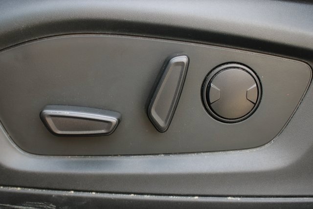 Used 2022 Ford Explorer XLT w/ Equipment Group 202A image 13
