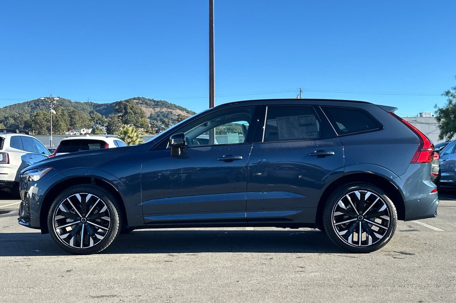 New 2026 Volvo XC60 B5 Ultra w/ Protection Package Premier AWD/4WD image 5