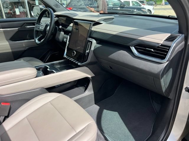 Used 2026 GMC Acadia Elevation w/ Elevation Premium Package FWD image 28