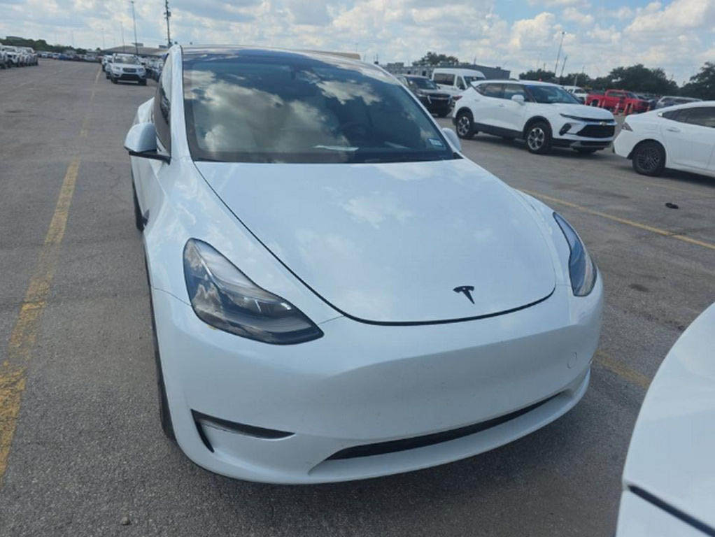 Used 2024 Tesla Model Y Performance AWD/4WD image 2