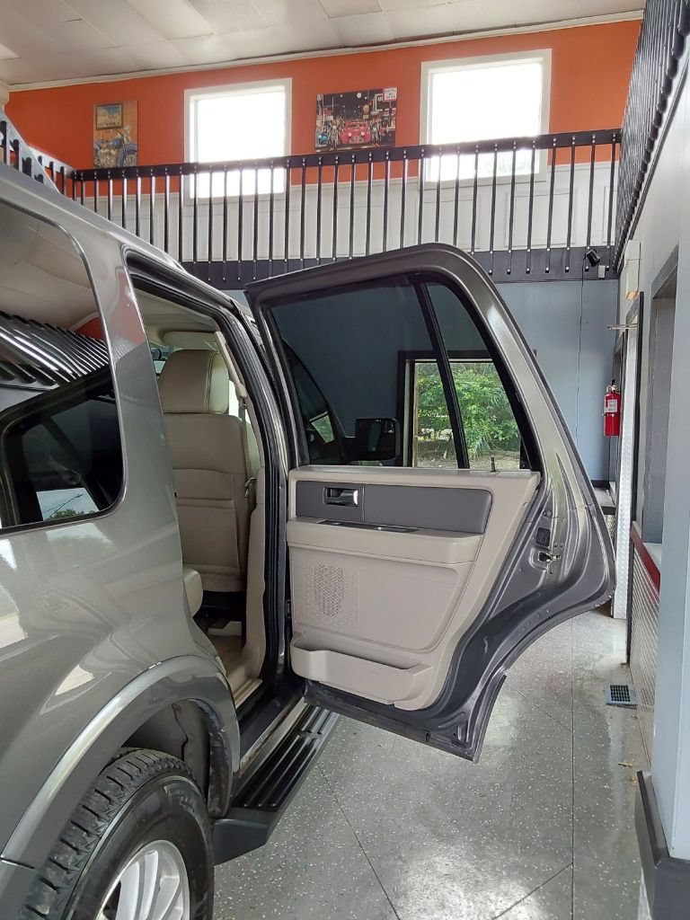 Used 2014 Ford Expedition XLT w/ Leather Seating Package AWD/4WD image 16
