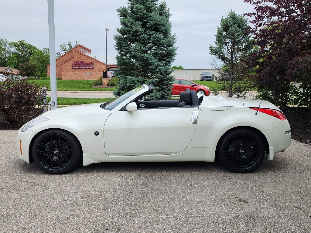 Used 2007 Nissan 350Z Touring RWD image 4