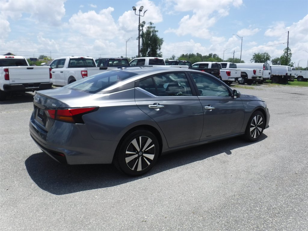 Used 2022 Nissan Altima 2.5 SV FWD image 2