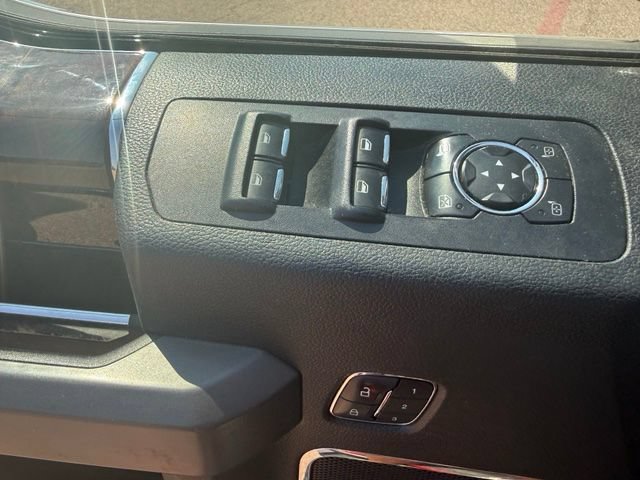Used 2015 Ford F150 Platinum w/ Equipment Group 701A Luxury AWD/4WD image 27