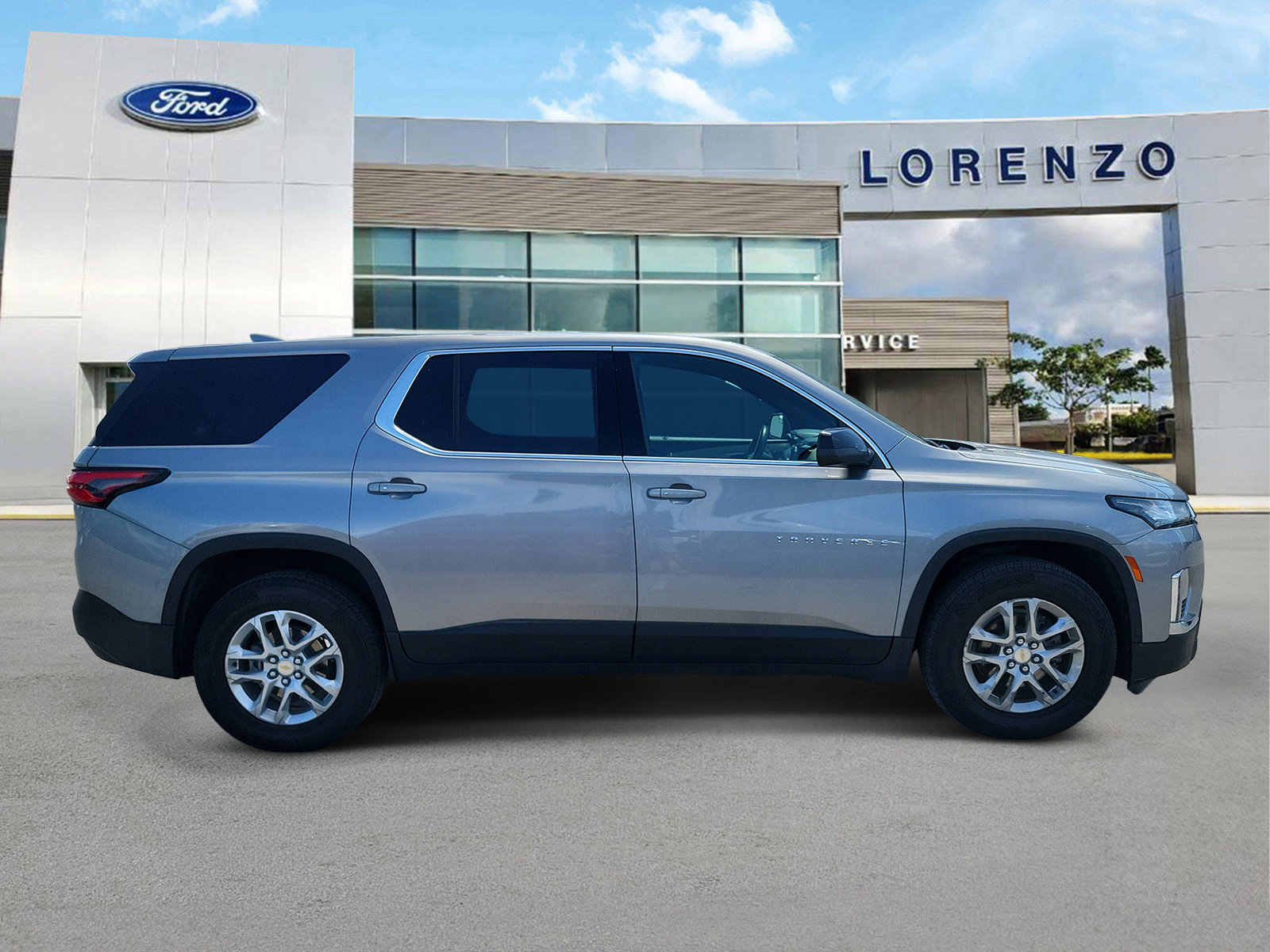 Used 2023 Chevrolet Traverse LS FWD image 4