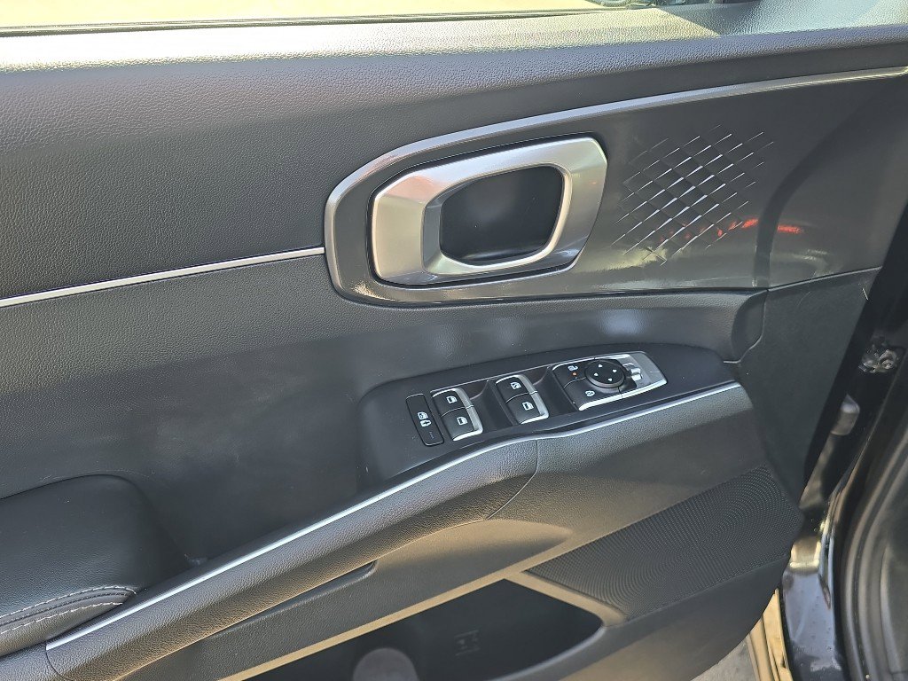 Used 2024 Kia Sorento S image 12